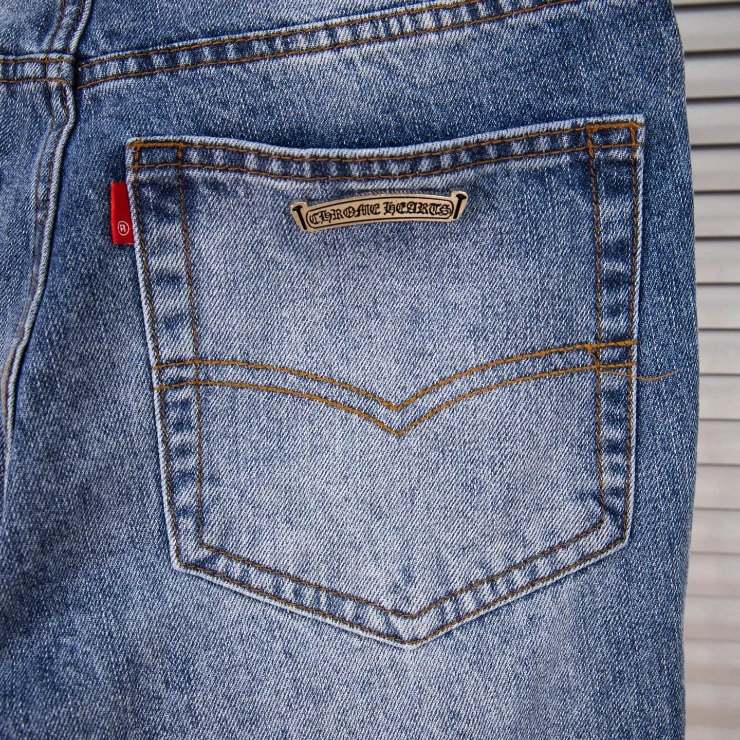 P280 (Higher version, evergreen style) Chrome Hearts/Chrome Hearts 25FW CH Blue Pants Starry Sky Hole Laminated Cross Bamboo Jeans. It adopts starry sky theme leather elements, mostly presented in the shape of a cross, with glitter on the leather surface. Unique design with simple and elegant details, exquisite workmanship, neat lines of the entire trousers, and perfect details! It’s also so cool that both men and women can easily control it. It’s a gender-neutral trendy up version. Style number: 1766# Color: blue Size: 28 30 32 34 36